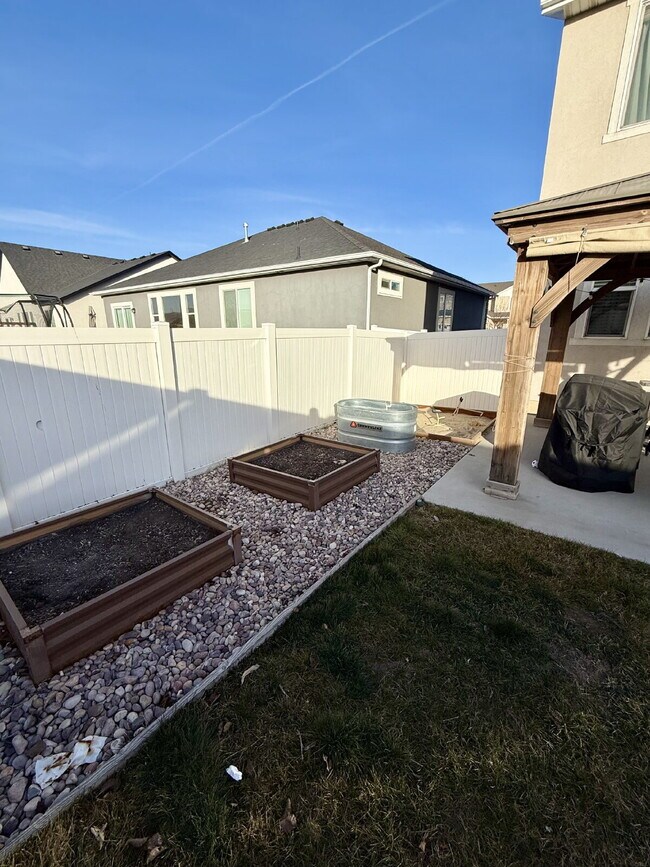 Building Photo - 623 S Jubilee Dr