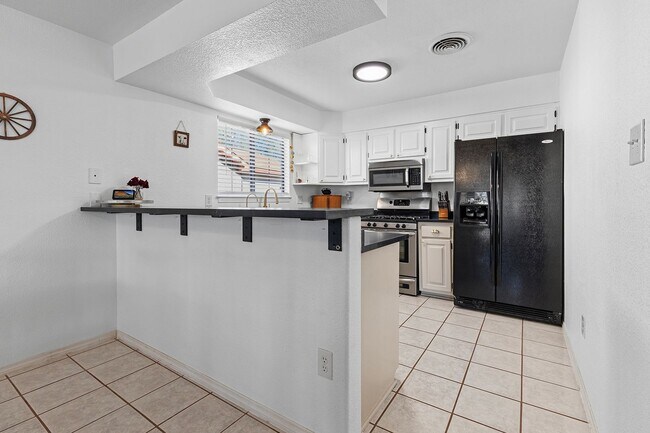 Building Photo - Updated 3 bedroom 2 bathroom house