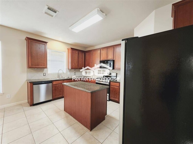 Building Photo - 16915 Melvin Oaks Ct