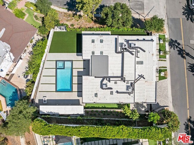 Building Photo - 16851 Encino Hills Dr