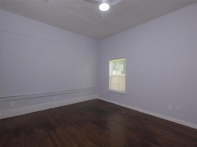 Building Photo - 2703 Areba St