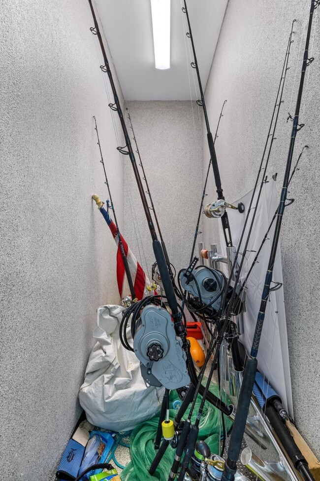 Building Photo - 940 Greenbriar Dr