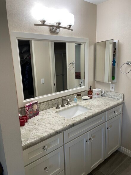 Building Photo - 8856 Sutter Cir