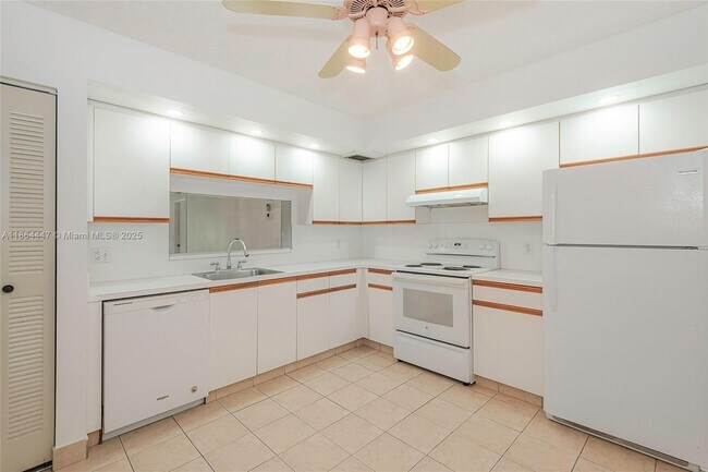 Primary Photo - 12701 SW 13th St