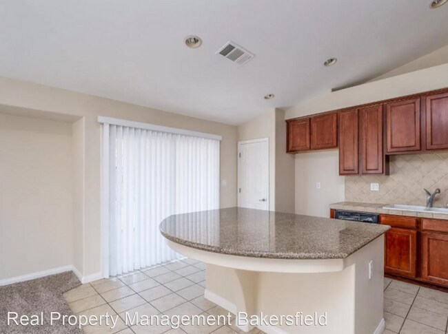 Building Photo - 4 br, 2 bath House - 13325 Boyd Lake Dr