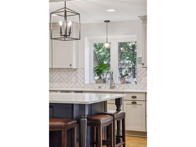 Building Photo - 18620 26th Ave N