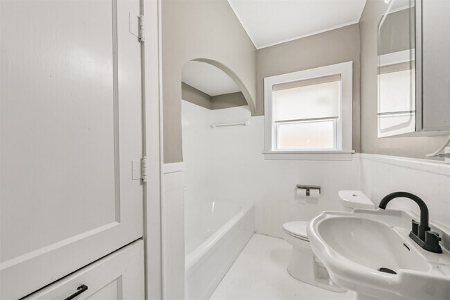 Building Photo - 2606 Oakdale St