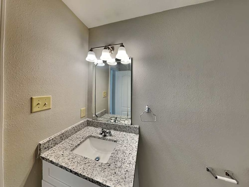 Building Photo - 934 Littleton Dr