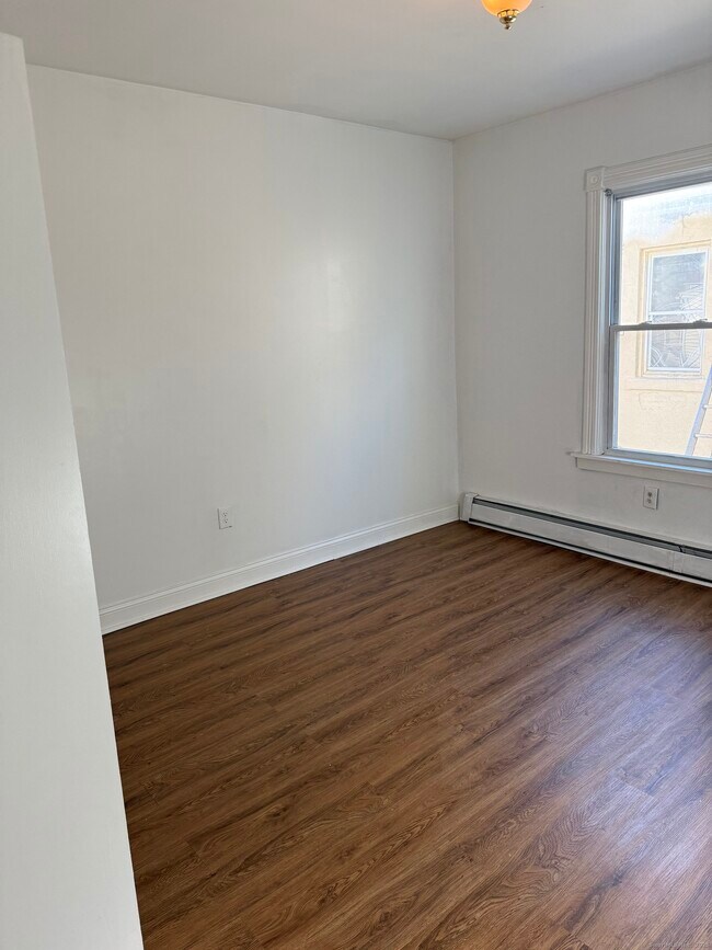 Building Photo - 352 Vine St