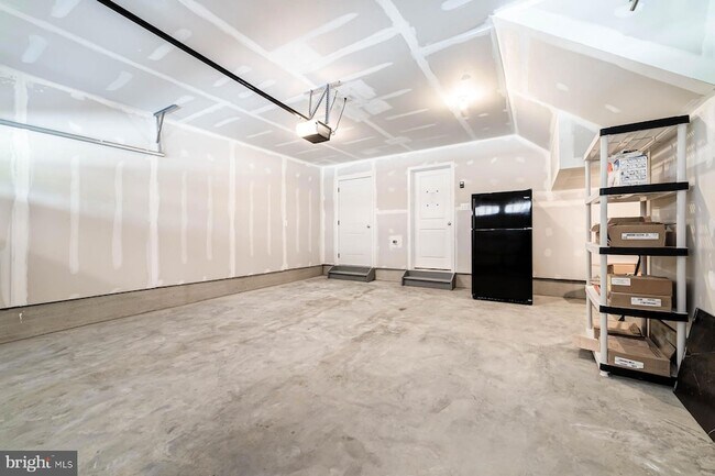 Building Photo - 6227 Almerico Pl