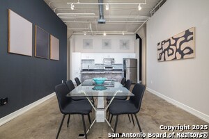 Building Photo - 1401 S Flores St