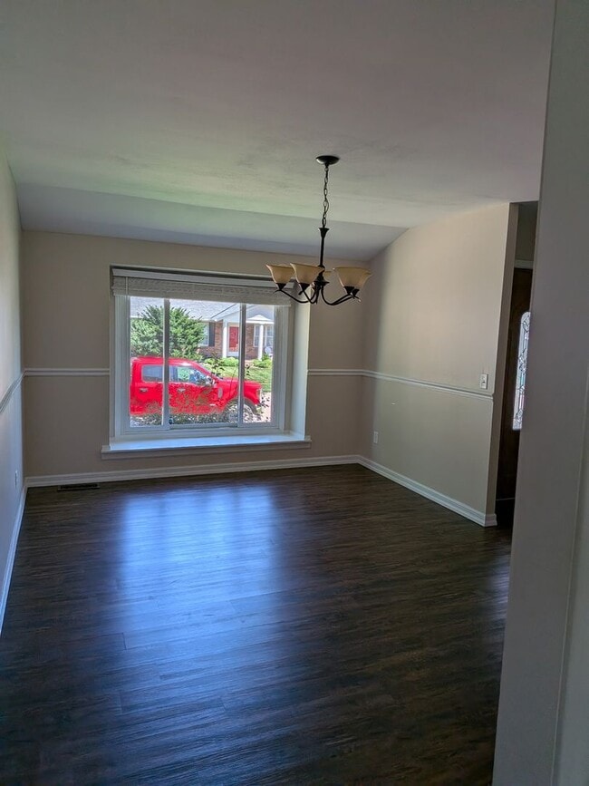 Building Photo - 3 bedroom 3 bathroom house with lots of extras