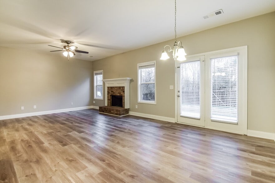 Building Photo - 1950 Lily Valley Dr