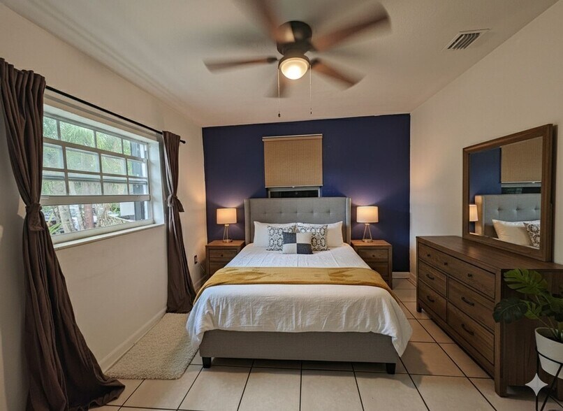 Building Photo - 76 NE 170th St