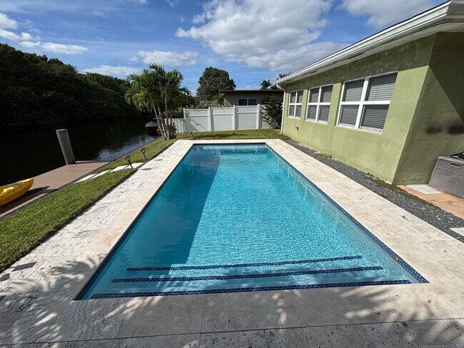 Building Photo - 1700 NW 36th Ct