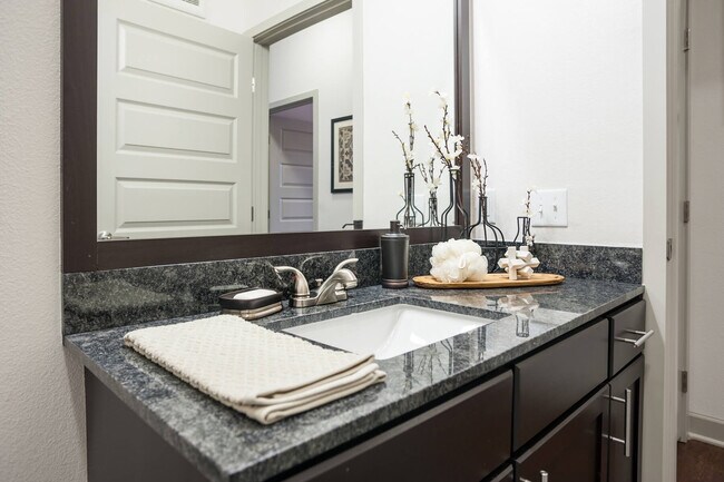 Building Photo - 900 S Broadway