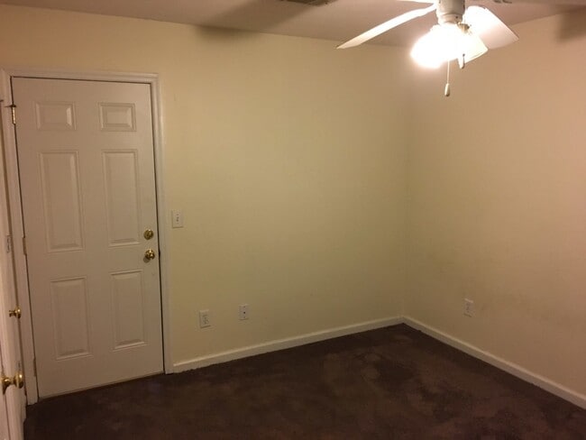 Building Photo - 2BR/2BA Duplex – Hassle-Free Living with Lawn Care Included