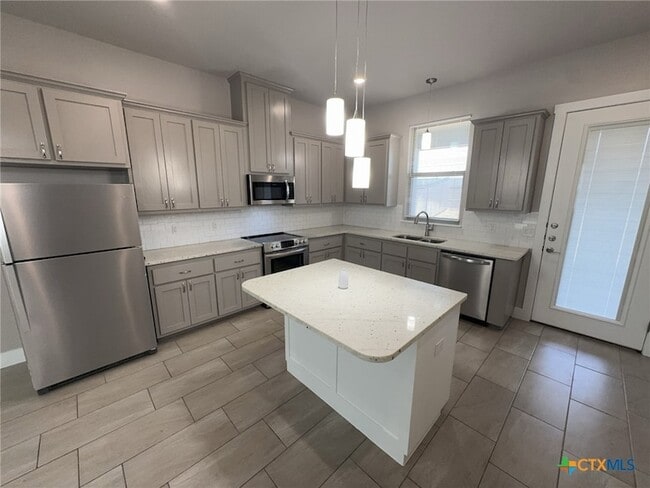 Building Photo - 5001 White Rose Dr