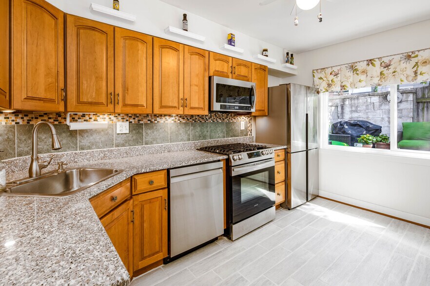 Building Photo - 903 S Potomac St