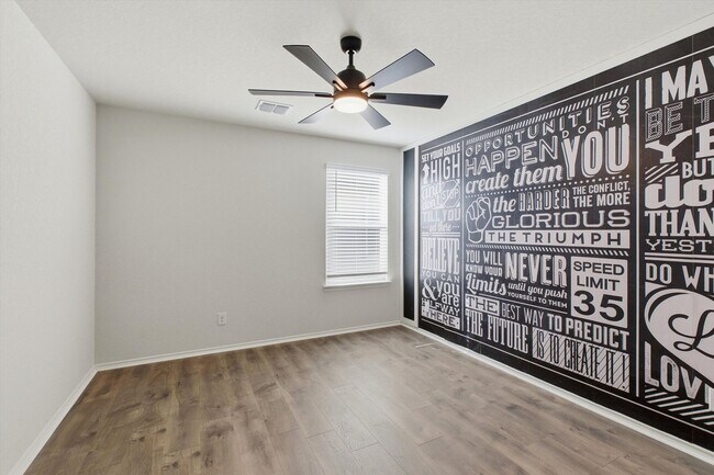 Building Photo - The Perfect Blend of Comfort and Community...