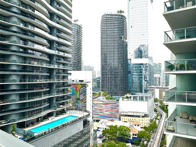 Building Photo - 1050 Brickell Ave