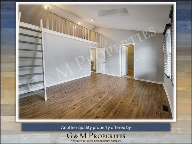 Building Photo - 2-Bd Townhome - On University Avenue!