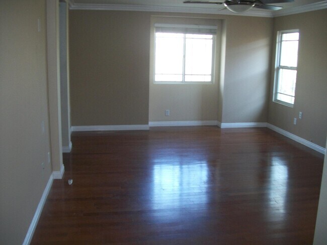 Building Photo - 38227 Lone Tree Ct