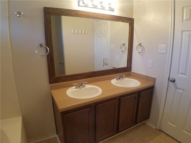 Building Photo - 2488 Green Meadows Ln