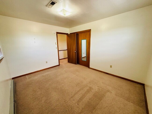 Building Photo - 515 Quesenberry St