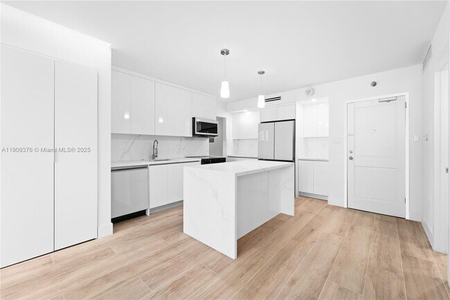 Building Photo - 10185 Collins Ave