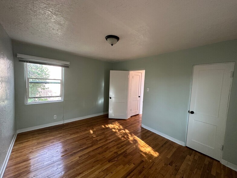 Building Photo - 4227 Brockmont Ave NE