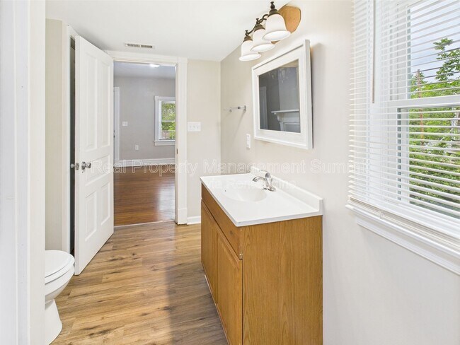 Building Photo - 1036 Albemarle Ave