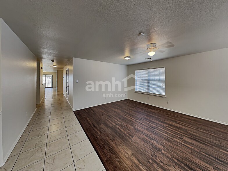 Building Photo - 5820 Bridal Trl