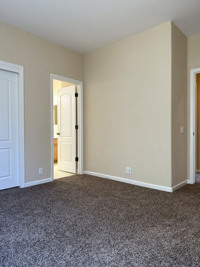 Building Photo - Available NOW and a Must SEE!