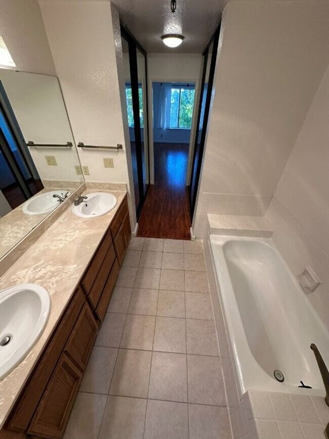 Building Photo - Nor Cal Realty, Inc - 2 bedroom 1.5 bath c...