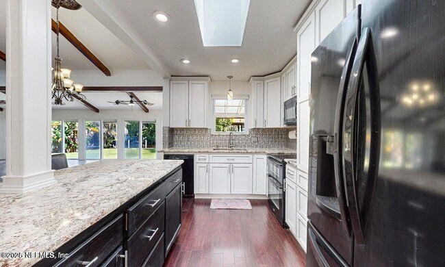 Building Photo - 6433 River Point Dr