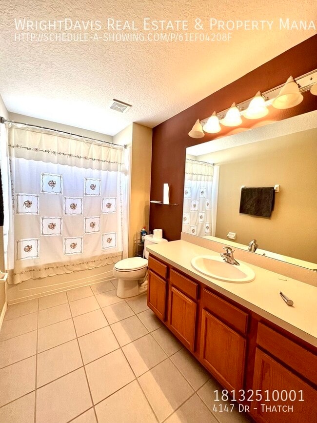 Building Photo - Large townhome at Sabal Pointe!