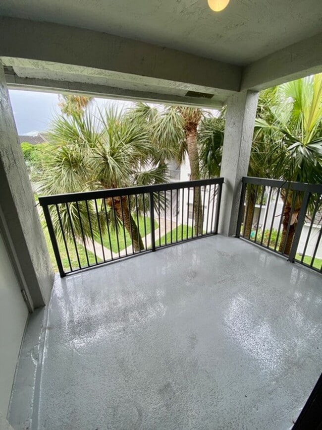 Building Photo - Excellent Condo Unit in Coral Springs
