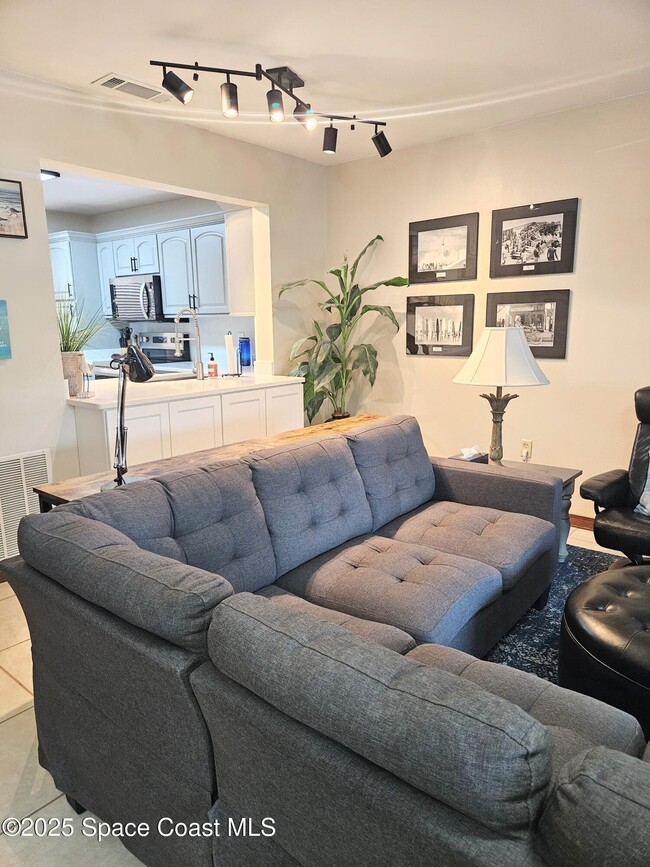 Building Photo - 402 Sailfish Ave