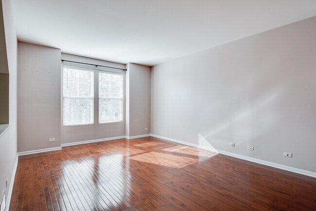 Building Photo - 417 Plaza Pl