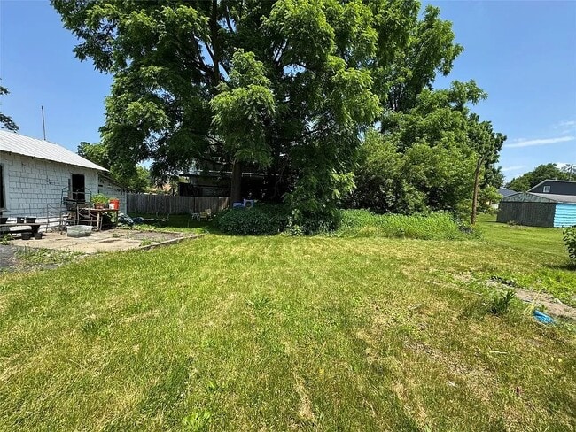 Building Photo - 400 Willow St