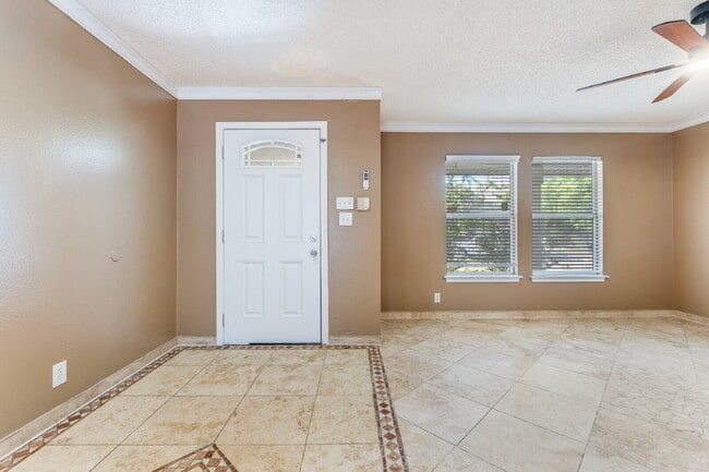 Building Photo - ***Special, Half Off One Months Rent with ...