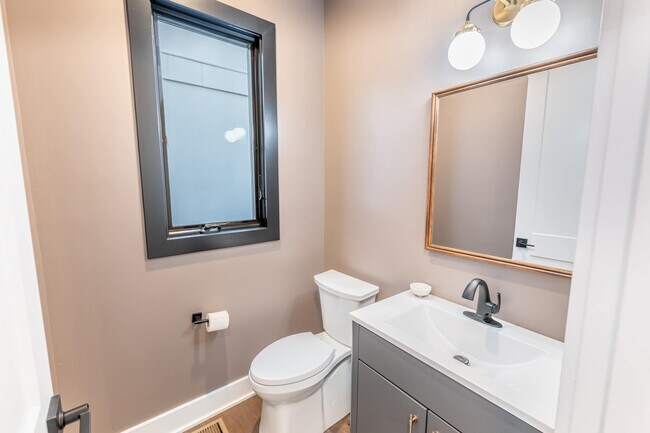 Building Photo - 856 BELLE Rdg Lp