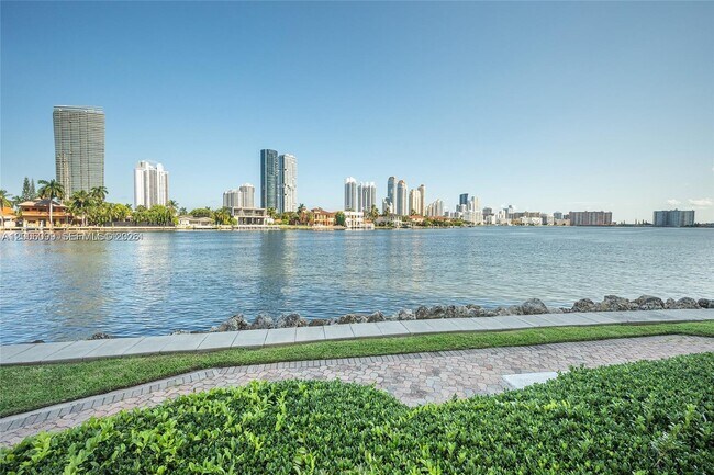 Building Photo - 19101 NE 36th Pl