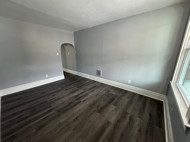 Building Photo - Renovated 3/1 Duplex In The Heart Of Pitcairn!! Available Now!