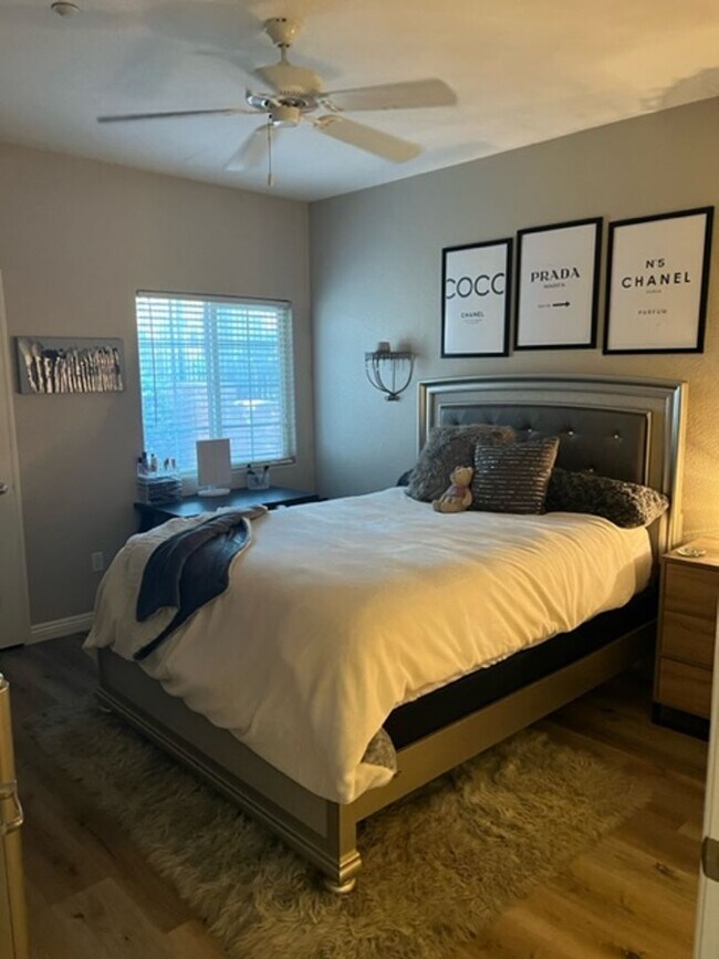 Building Photo - Beautiful 2 Bed/2Bath Lower Unit Condo with 1 Car Garage
