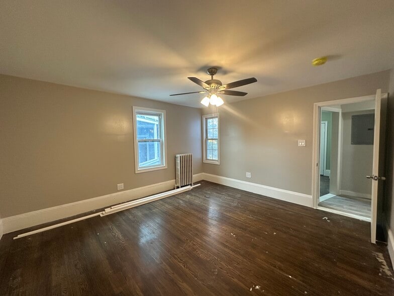 Building Photo - 13 Gladstone St