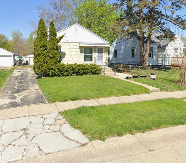 Building Photo - 5113 Lincoln Ave