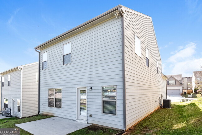 Building Photo - 123 Fern Walk