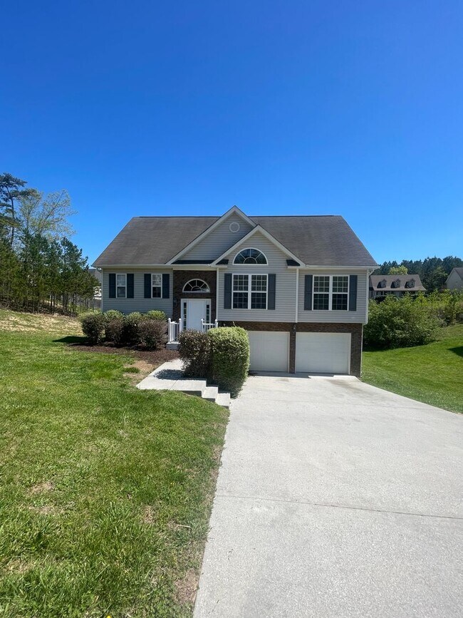 Building Photo - 3 Bedroom + 2 Bath Home for Rent in Soddy ...